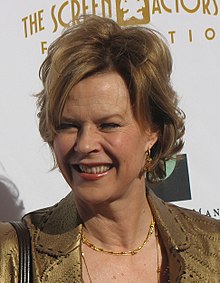 How tall is JoBeth Williams?